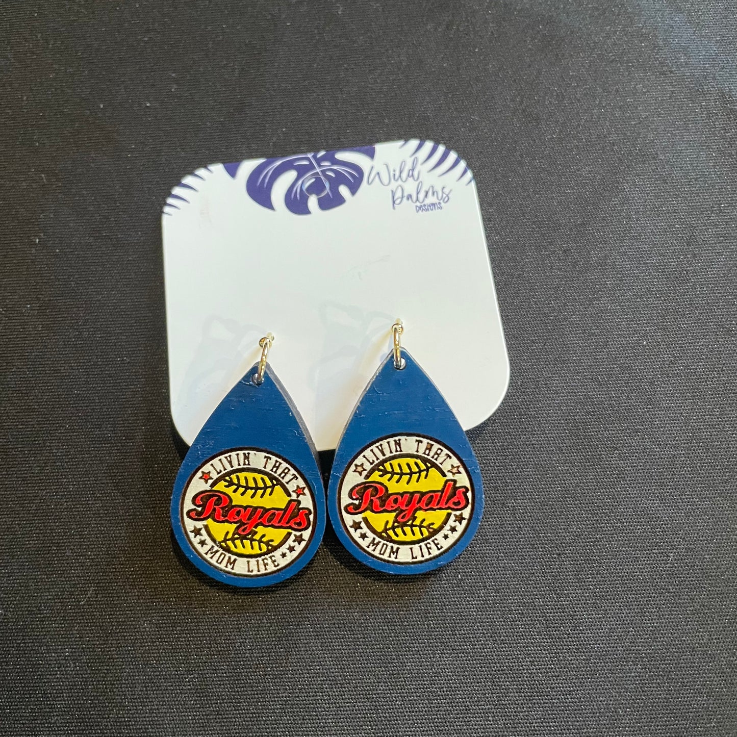 Living that ... (softball) Mom Life Drop Dangle Earrings