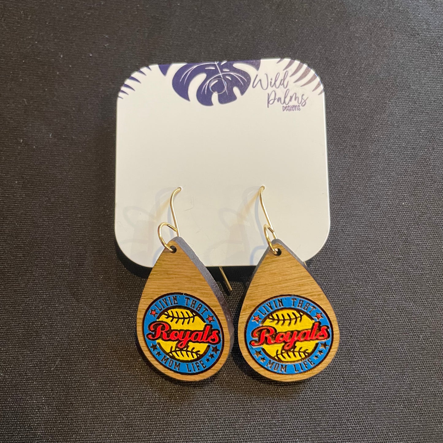 Living that ... (softball) Mom Life Drop Dangle Earrings