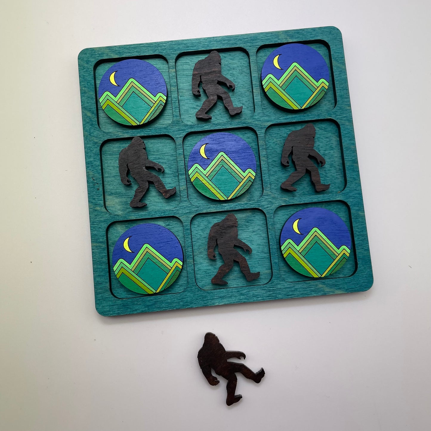 Bigfoot & Nighttime Mountain Tic Tac Toe Game