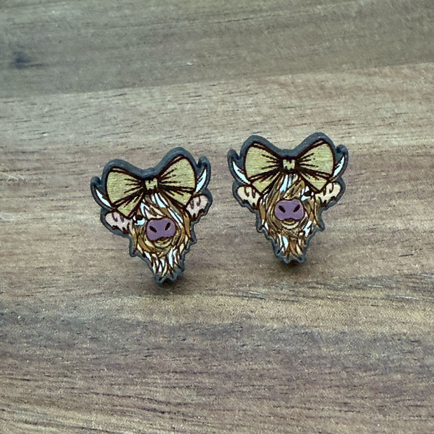 Highland Cow Head w/ Bow Stud Earrings