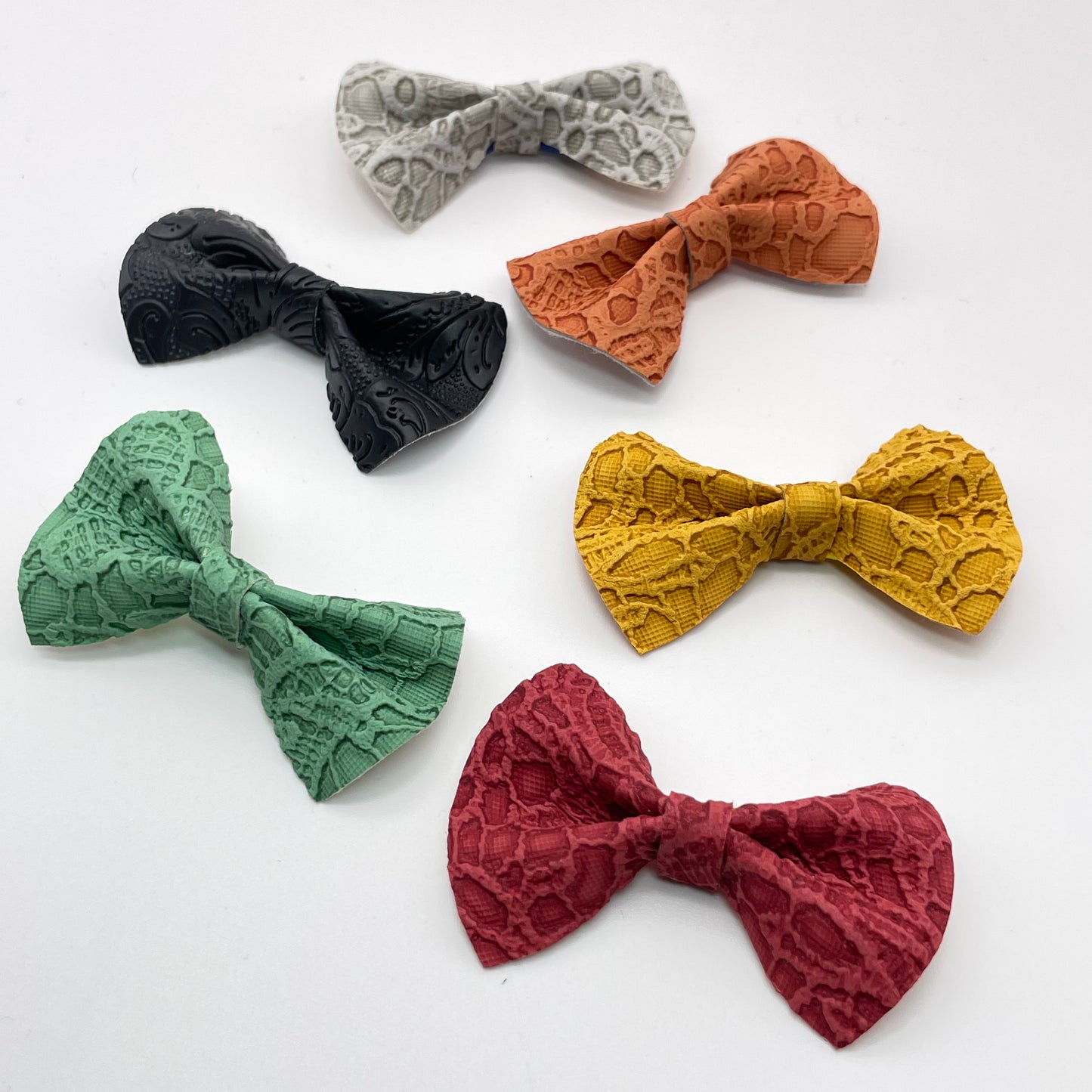 Butterlace Over-the-Collar Pet Bow