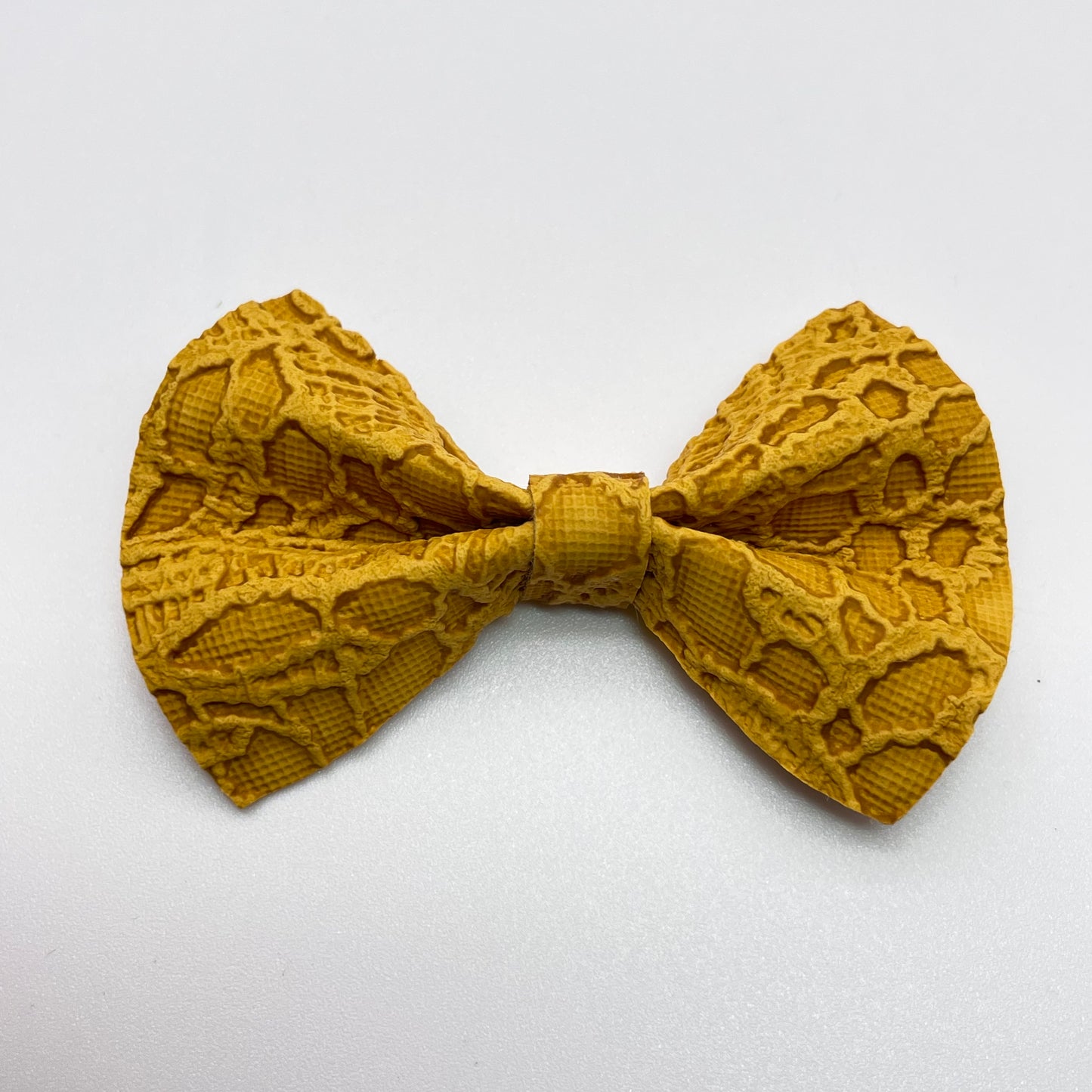 Butterlace Over-the-Collar Pet Bow