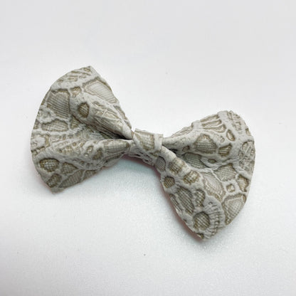 Butterlace Over-the-Collar Pet Bow