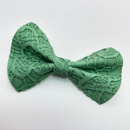 Butterlace Over-the-Collar Pet Bow