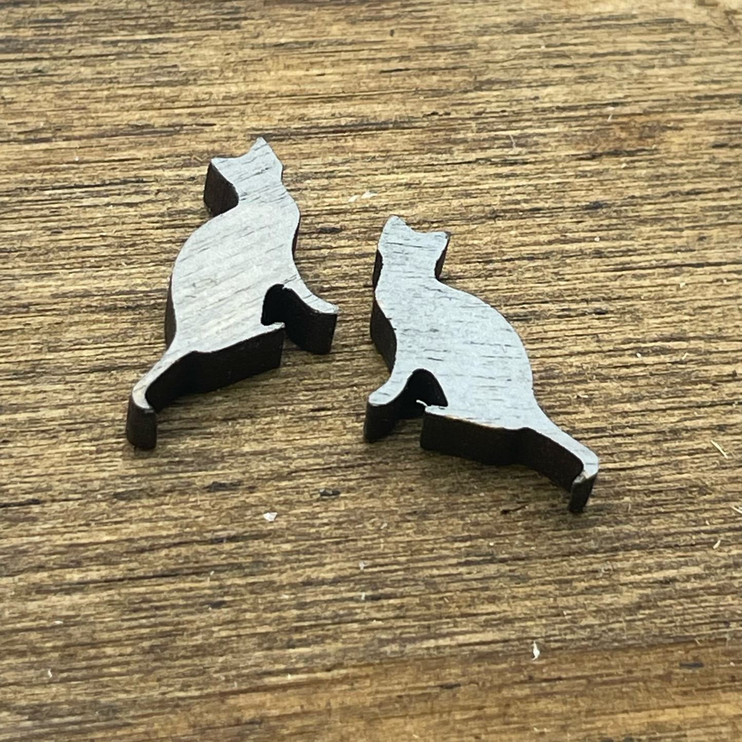 Side View Cat w/ Tail Down Stud Earrings